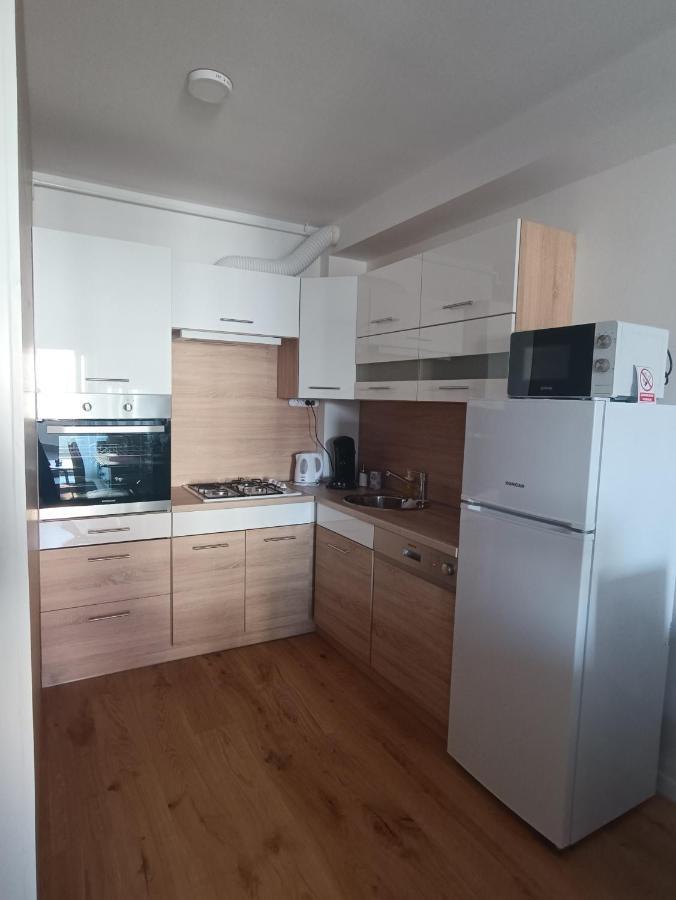 Leo Apartment