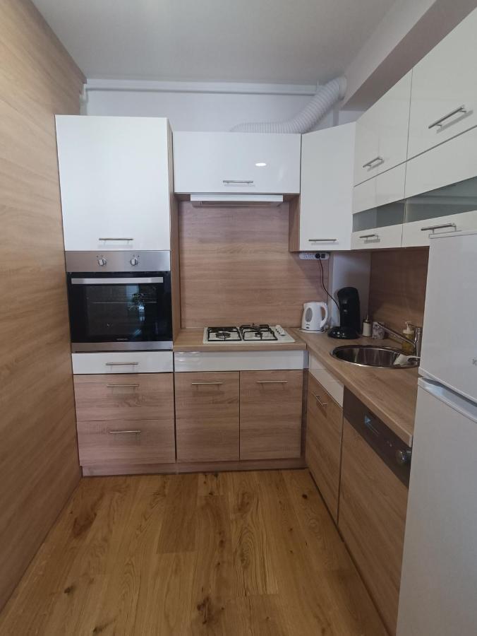 Leo Apartment