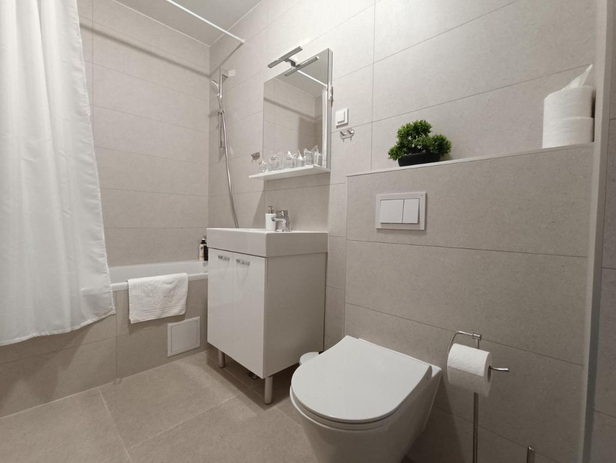 Leo Apartment