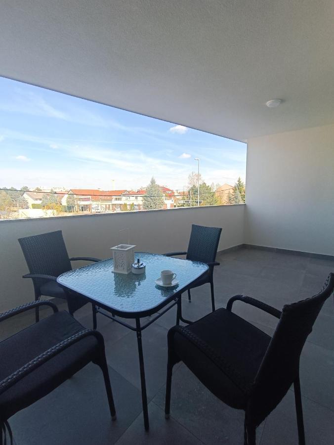 Leo Apartment